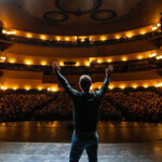 Prosegue al Teatro Verdi di Sassari il tour 2024 di “È inutile a dire!” di Jacopo Cullin